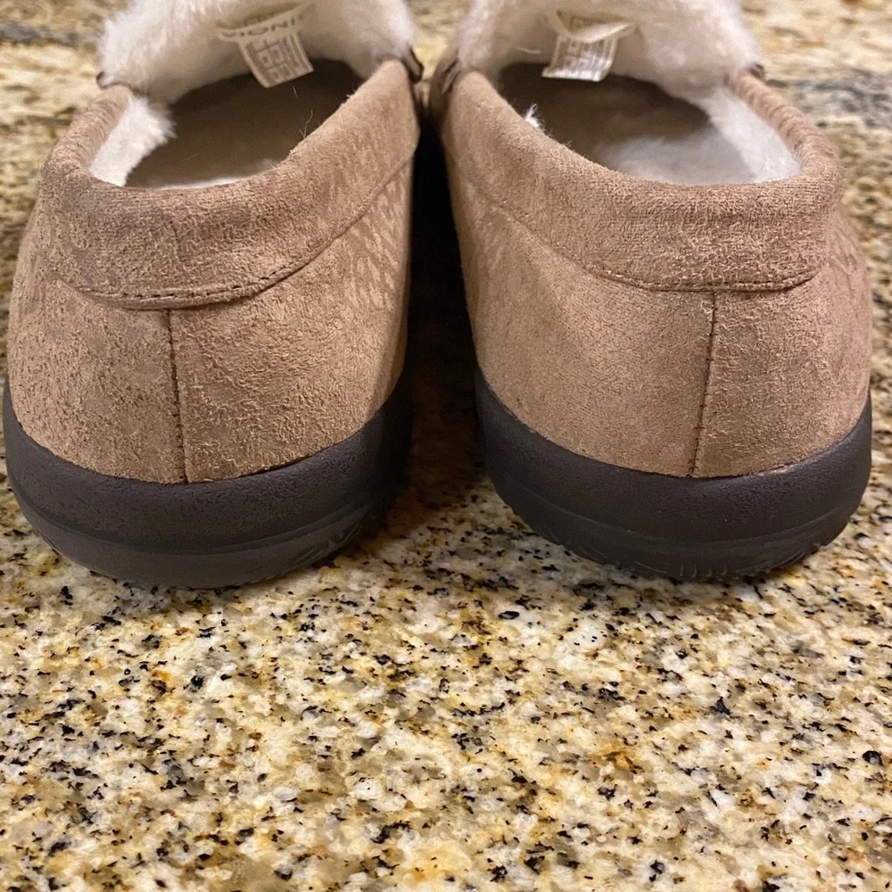 Vionic Slipper - Picture 7 of 8